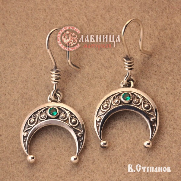 Серьги - Лунницы из серебра изумрудами